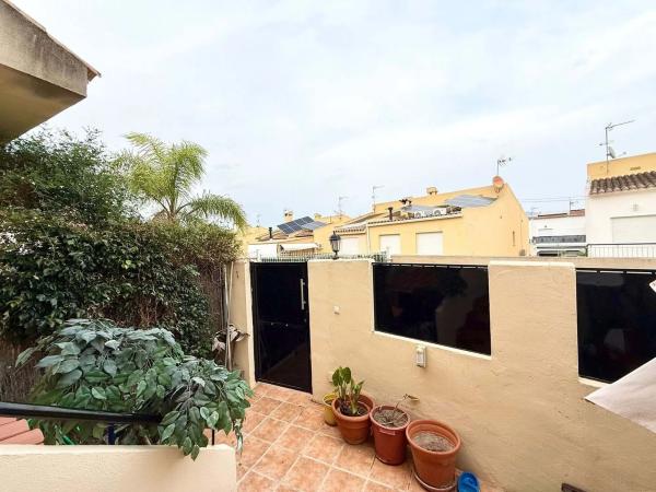 Chalet adosado en calle Oscar Esplá