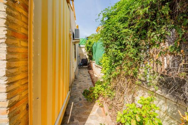 Casa independiente en calle Huelva