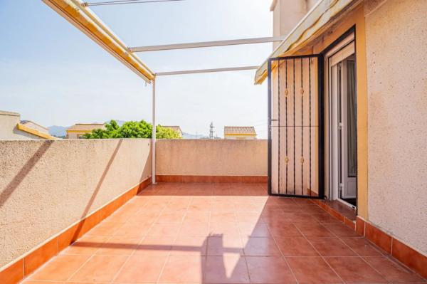 Casa independiente en calle Huelva