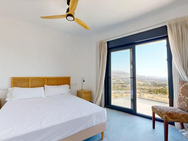 Chalet pareado en calle Mariola, 3