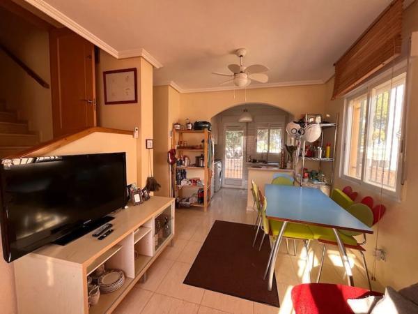 Casa independiente en calle Sevilla