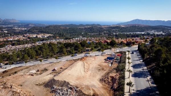 Chalet pareado en avenida Baronia de Polop, 15