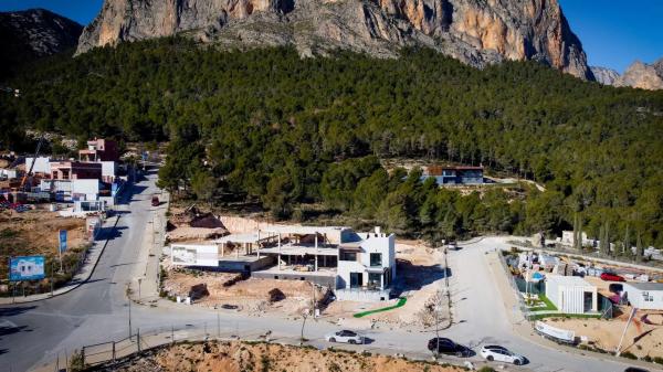 Chalet pareado en avenida Baronia de Polop, 15