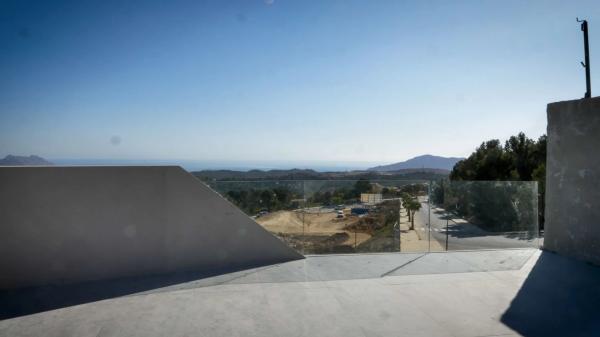 Chalet pareado en avenida Baronia de Polop, 15