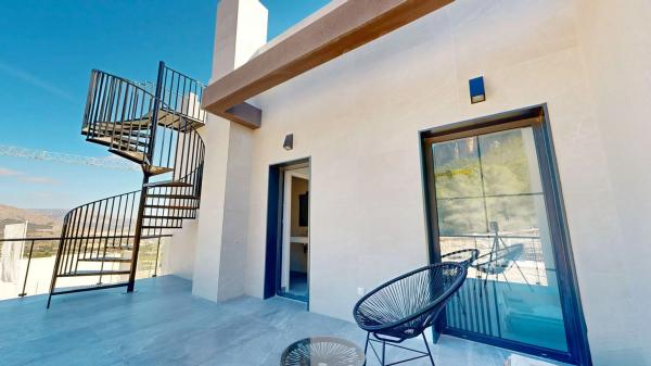 Chalet pareado en avenida Baronia de Polop, 15