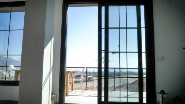 Chalet pareado en avenida Baronia de Polop, 15