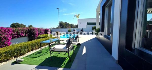 Casa independiente en calle Roma