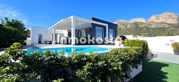 Casa independiente en calle Roma