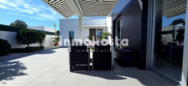 Casa independiente en calle Roma