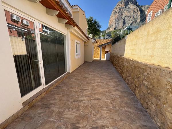 Chalet pareado en avenida Ponoig