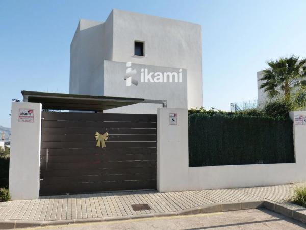 Casa independiente en calle Capri