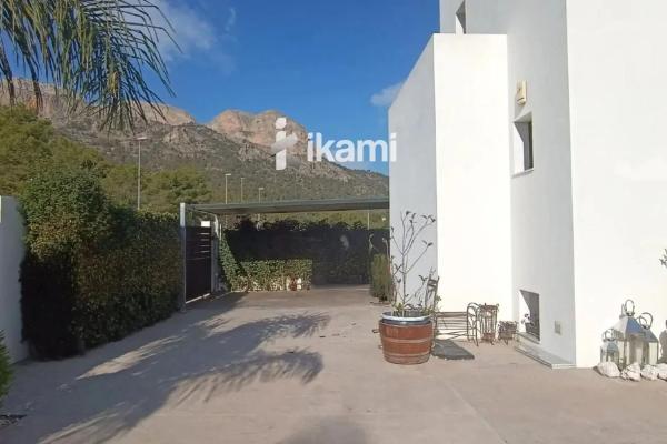 Casa independiente en calle Capri