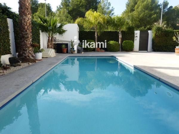 Casa independiente en calle Capri