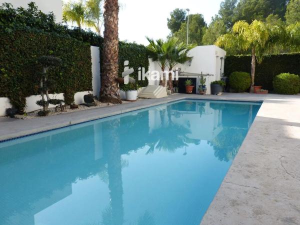 Casa independiente en calle Capri