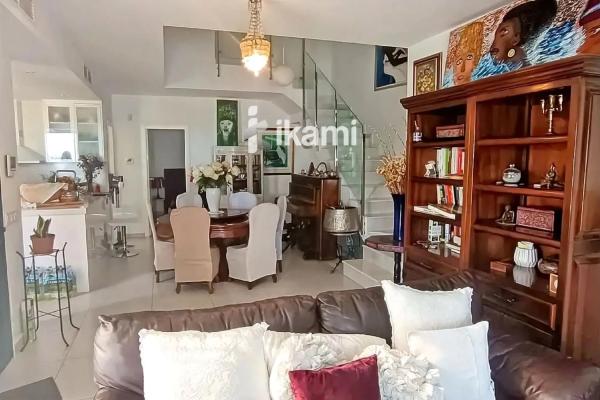 Casa independiente en calle Capri