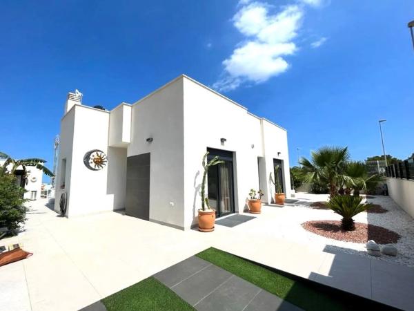 Casa independiente en calle Amsterdam s/n