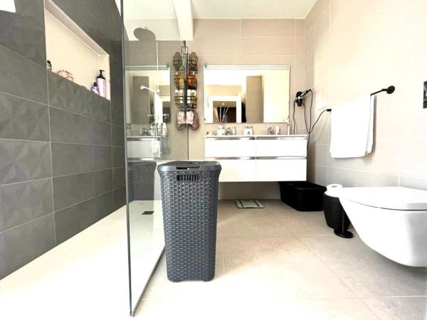 Casa independiente en calle Amsterdam s/n