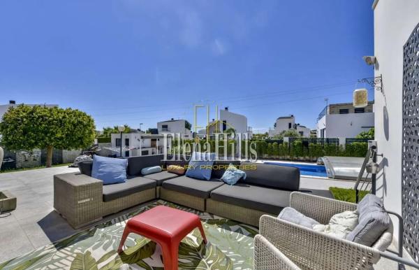 Casa independiente en avenida Principal Novap Ue2-3