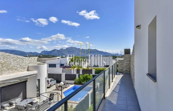 Casa independiente en avenida Principal Novap Ue2-3