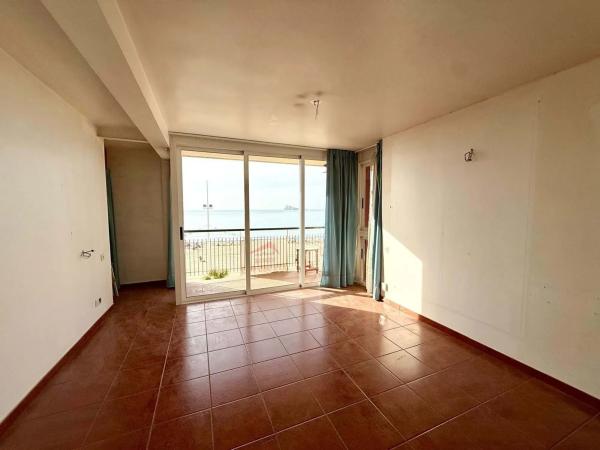 Piso en avenida Alcoi