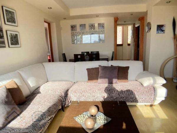 Piso en calle de Viena, 68