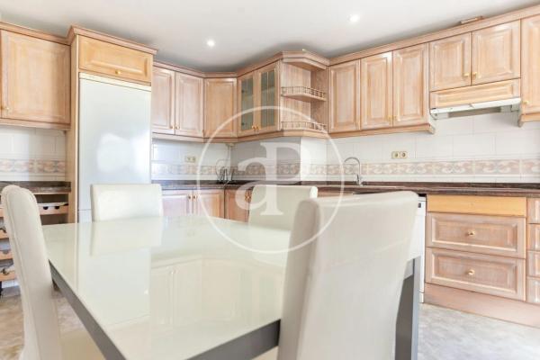 Piso en avenida Mare de Déu del Sofrat