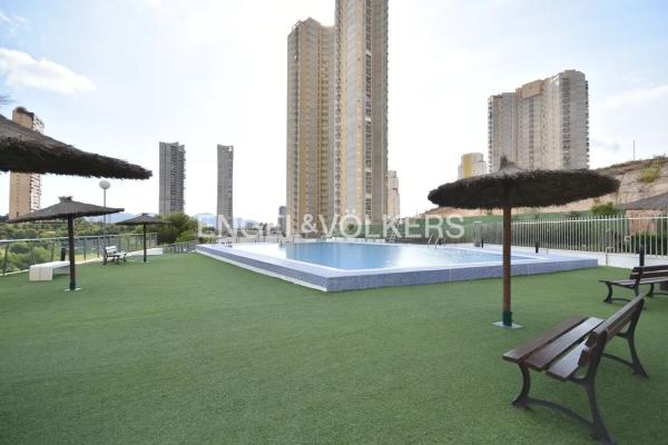 Piso en calle Presidente Adolfo Suárez, 20