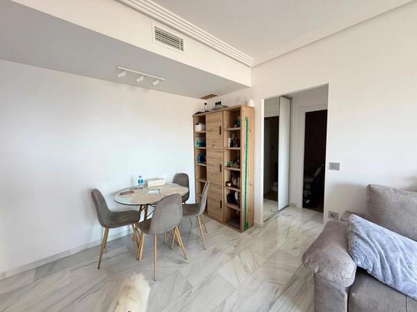 Piso en calle Presidente Adolfo Suárez, 12