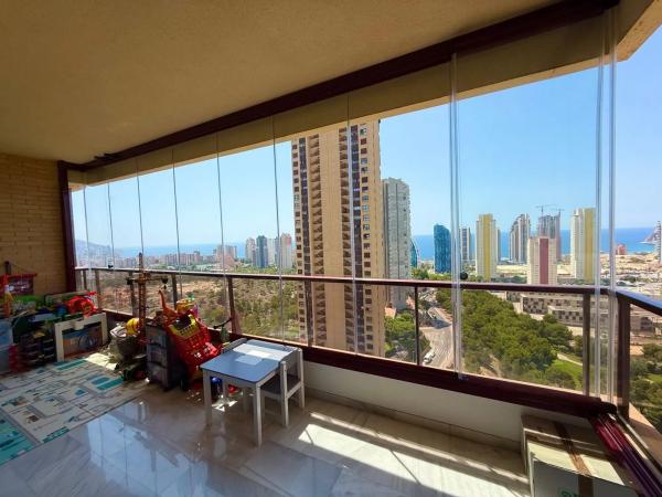 Piso en calle Presidente Adolfo Suárez, 12