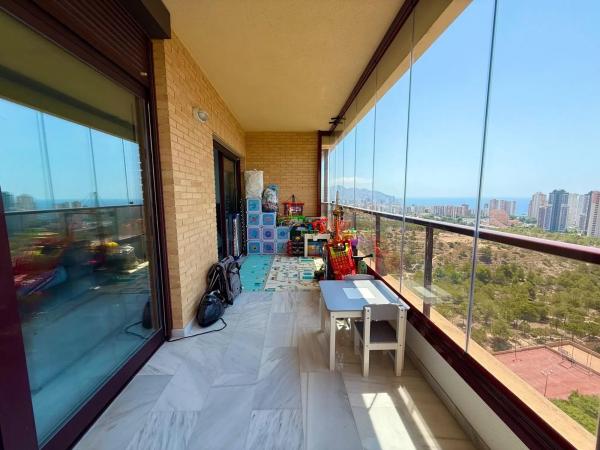 Piso en calle Presidente Adolfo Suárez, 12