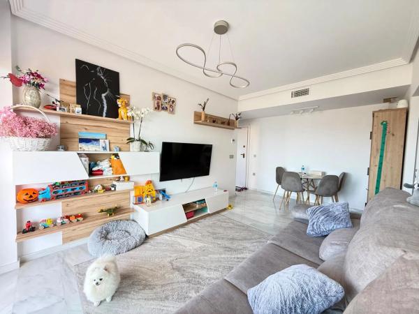 Piso en calle Presidente Adolfo Suárez, 12