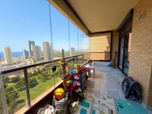 Piso en calle Presidente Adolfo Suárez, 12