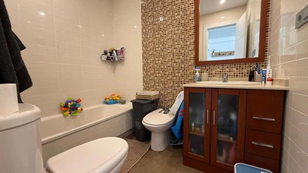 Piso en calle Presidente Adolfo Suárez, 12