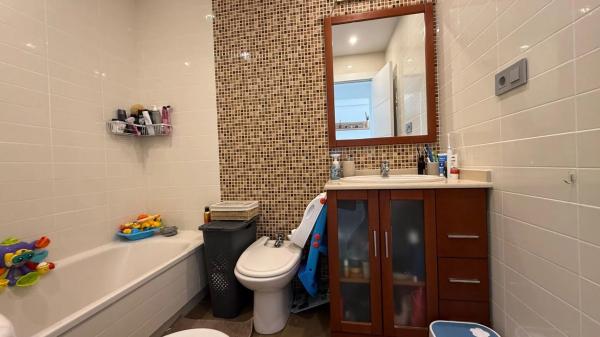 Piso en calle Presidente Adolfo Suárez, 12