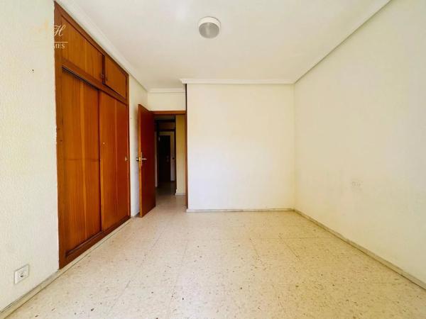 Piso en calle Ramón y Cajal