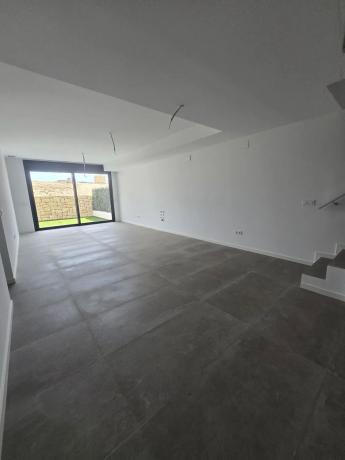 Dúplex en calle de Bolívia