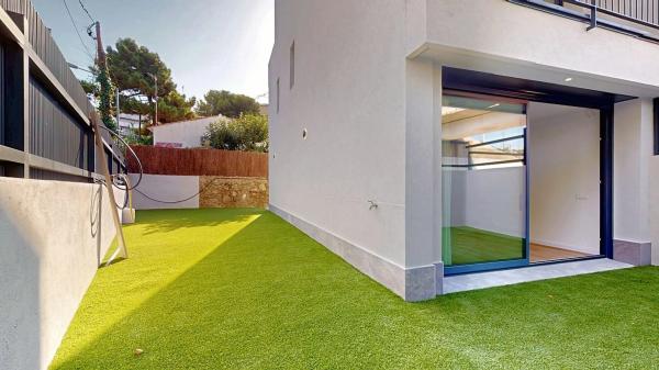 Chalet adosado en calle Mallorca, 12