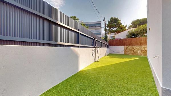 Chalet adosado en calle Mallorca, 12