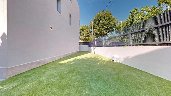 Chalet adosado en calle Mallorca, 12