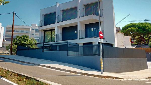 Chalet adosado en calle Mallorca, 12