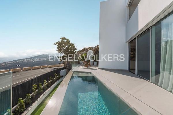 Villa con piscina infinity