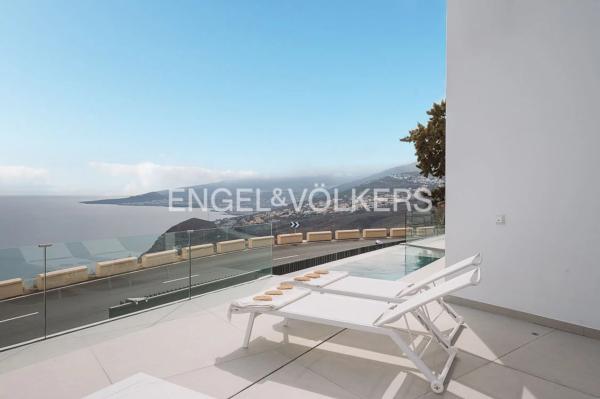 Villa con piscina infinity