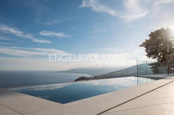 Villa con piscina infinity