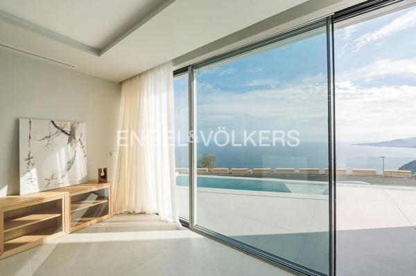 Villa con piscina infinity