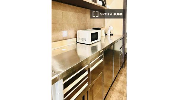 Apartamento de 2 dormitorios en alquiler en Almenara, Madrid