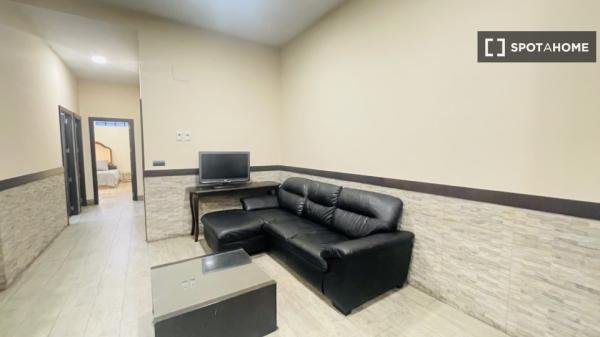 Apartamento de 2 dormitorios en alquiler en Almenara, Madrid