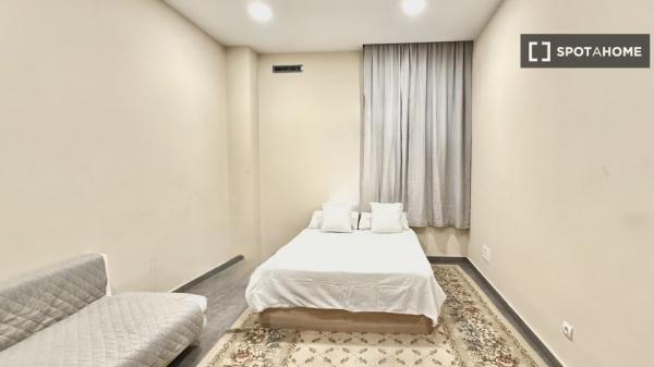 Apartamento de 2 dormitorios en alquiler en Almenara, Madrid