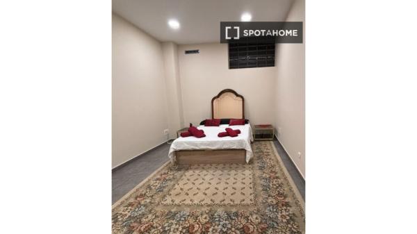 Apartamento de 2 dormitorios en alquiler en Almenara, Madrid