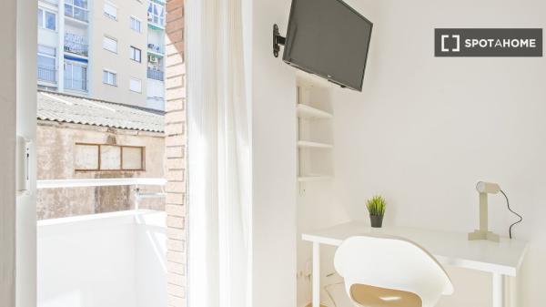 Pokój we wspólnym mieszkaniu w Barcelonie