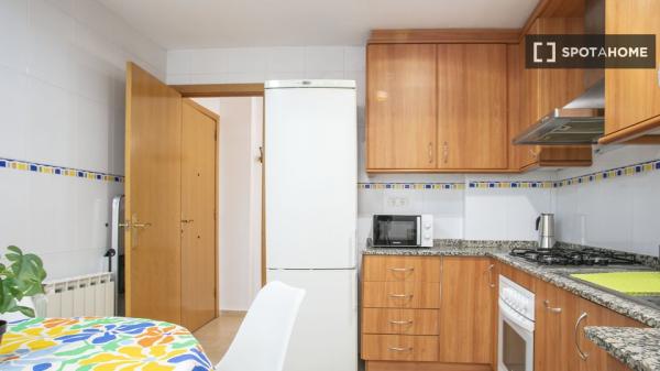 Pokój we wspólnym mieszkaniu w Barcelonie